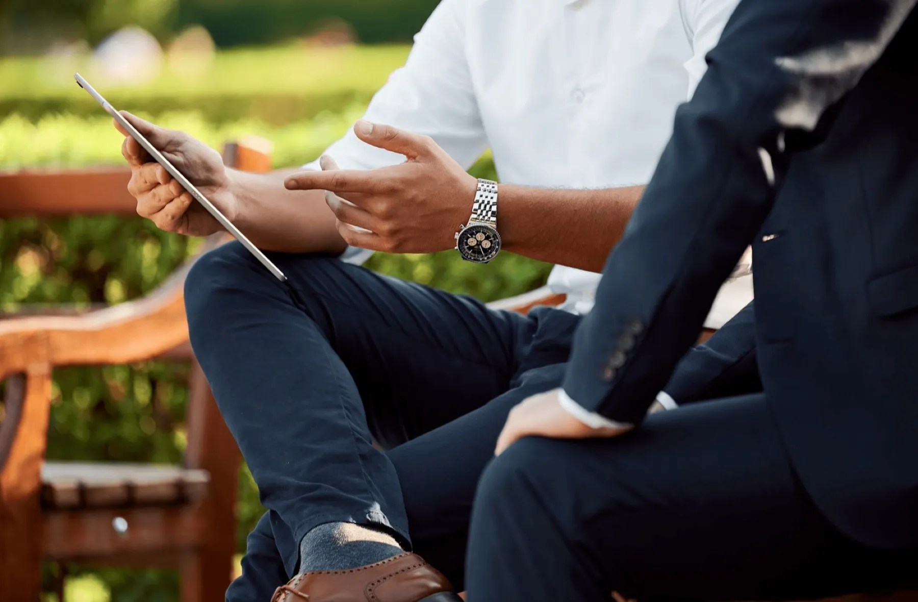 Advisor providing sales leadership on demand